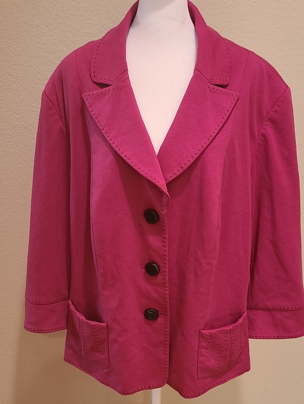 Levine Classsics Women’s Fuchsia Button-Front Jacket Size 26W
